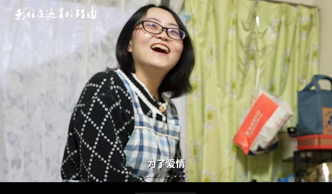 几年前的谢朝娥，曾挺着孕肚独自来日本追寻爱情，换来的却是“地狱般”的日子。前夫家