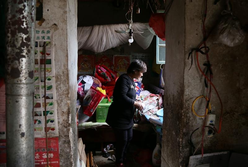 很多人一听到女人向自己要钱，就会觉得对方在算计、图钱。但其实，女人敢开口要钱，往