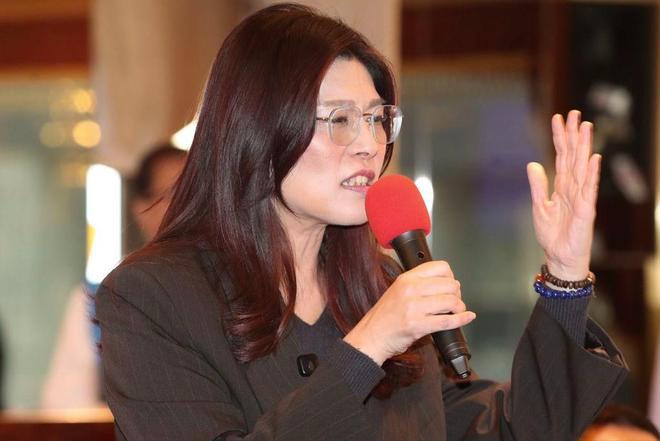 没想到，郑丽文居然提出了这么犀利的问题！她说，如果有一天真的和解放军对上了，你们