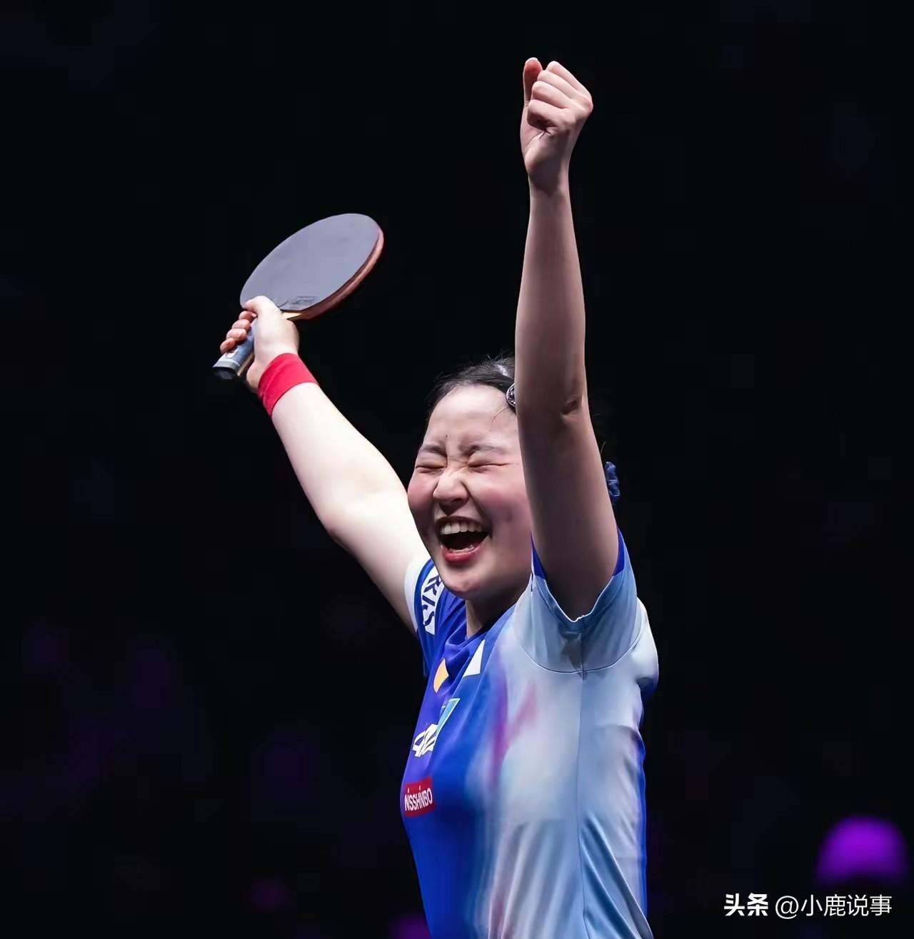 别只看奖杯，她这次夺冠，
真正赚的全是硬实力。
不少人只看到她拿了冠军，
却没算