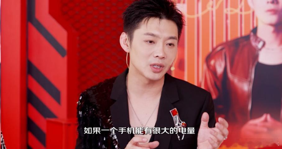 #我宣布这就是宝石老舅的新战歌# 要说把发布会和演唱会结合一块特有趣的，还得是魅