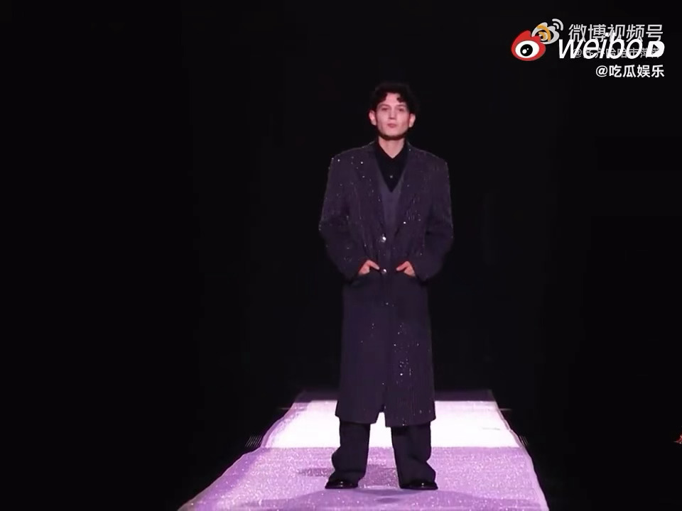艾热瘦了艾热瘦了好多 谁还没看艾热的初舞台！瘦身成功后的状态真的顶，清爽不油腻，