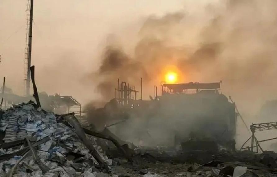 美国这是又陷入战争泥潭了，看看这次营救飞行员的事儿，简直是损失惨重。4月3日，一