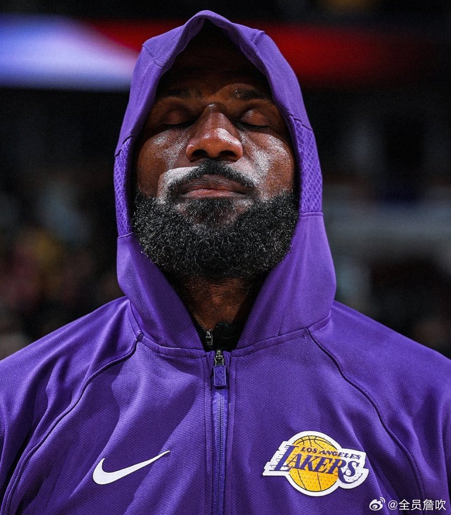 老詹今天14投13中，其中三分球2投2中，罚球3投2中，得到30分5篮板2助攻1