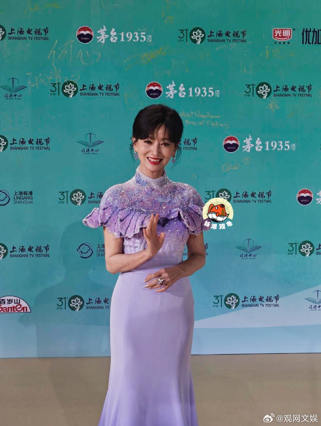 永远的女神赵雅芝亮相白玉兰~赵雅芝白玉兰红毯