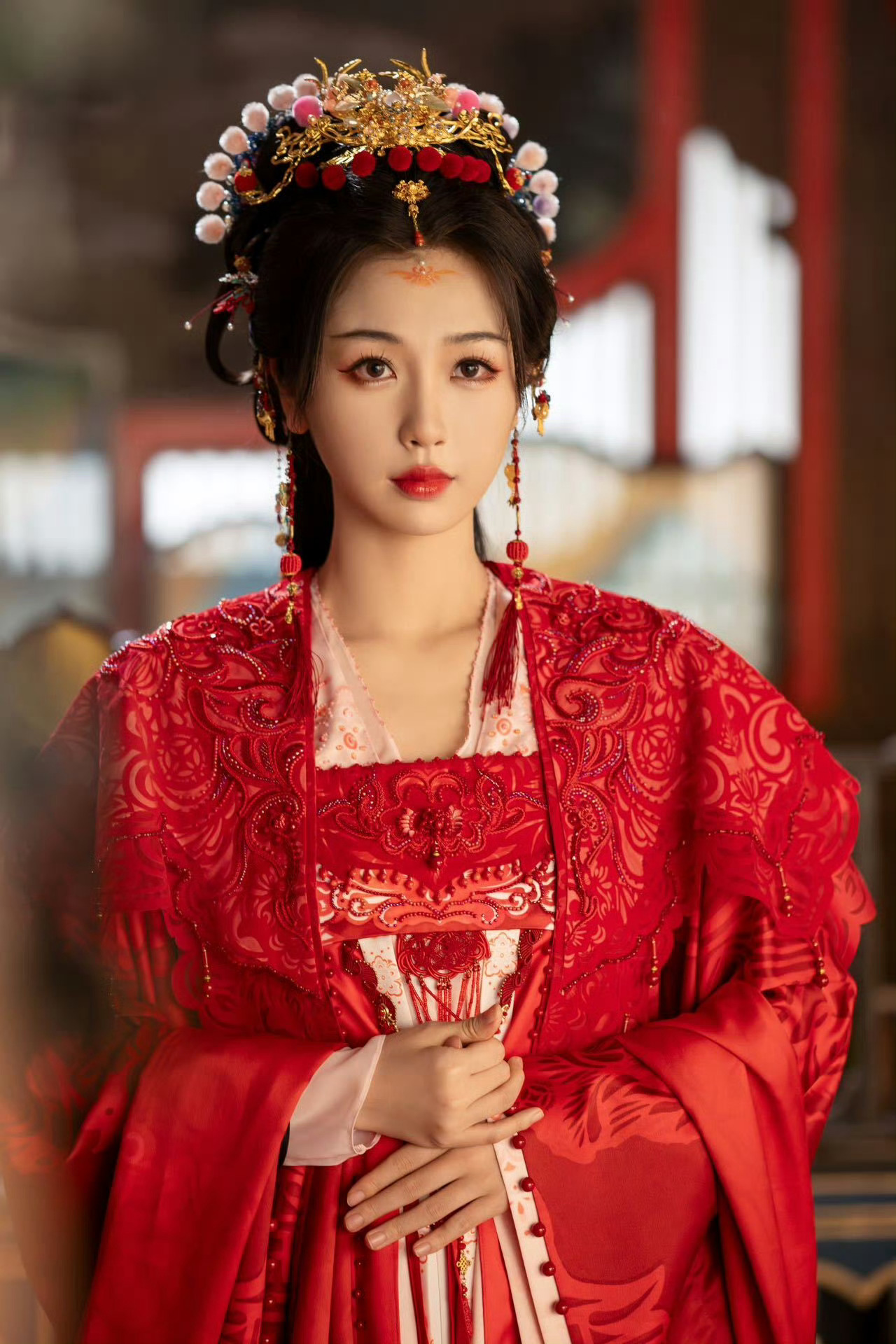 不同于其他古偶的大头造型，凌妙妙这个新娘造型很独特呢，在细节上出彩[好喜欢] ​