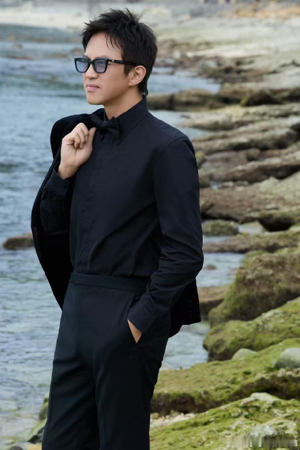 邓超 让你奋斗但是没让你这么奋斗 把奋斗变成了肉眼可见的快乐，看他工作都是一种享