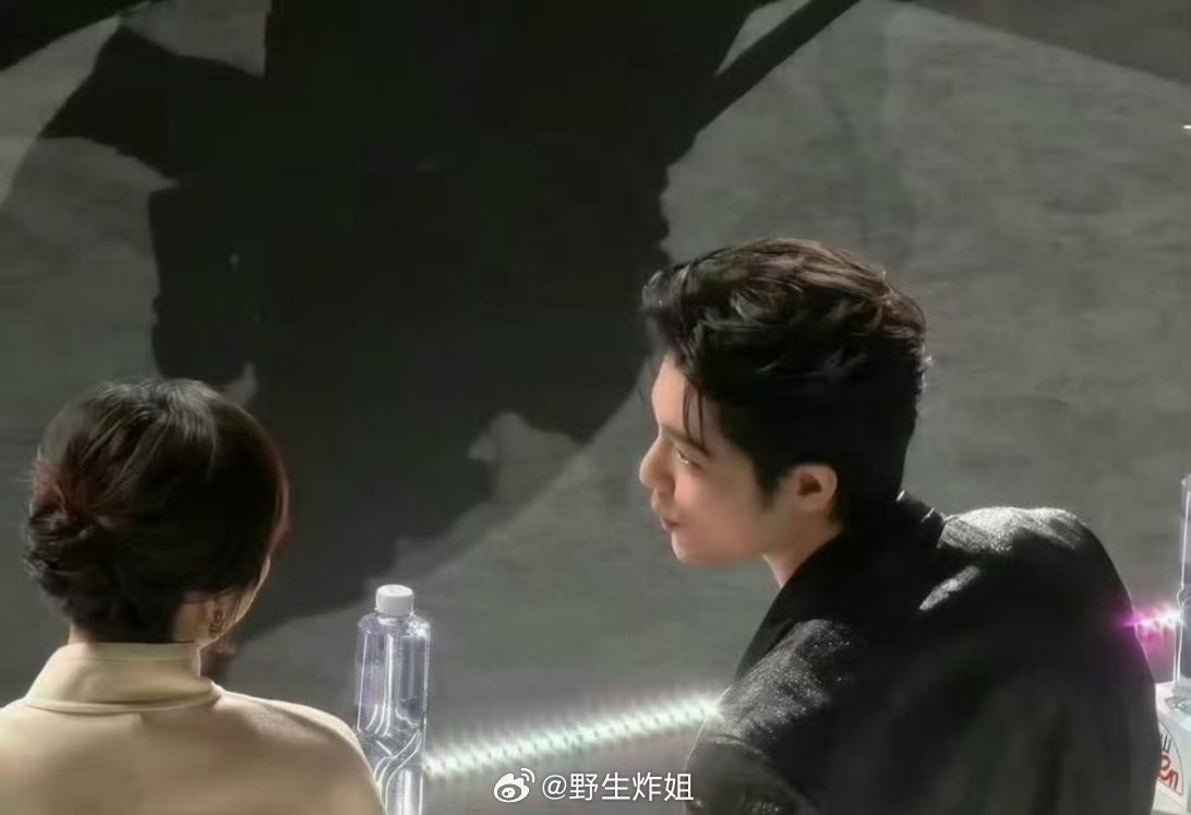 肖战跟孙俪在品质盛典同框了，两人就坐一块，两位都是实力演员啊，期待这两位可以合作