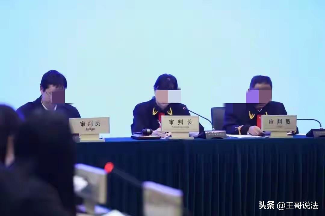 “买的时候好好的，买完了就这不赔那不赔！”北京，一90后女子母亲患乳腺癌，卵巢癌