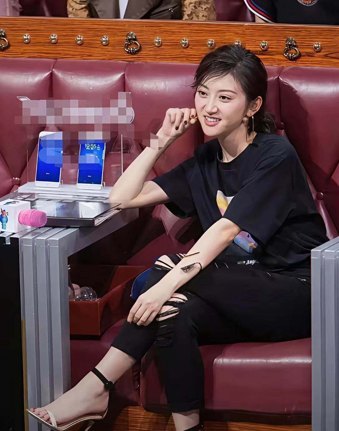 景甜的脚型十分好看，可以说是见过当中很出彩的。 ​​​