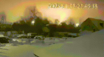 仿佛天降火雨，俄军用榛树导弹狂轰利沃夫能源设备

据俄国防部消息，为了报复202