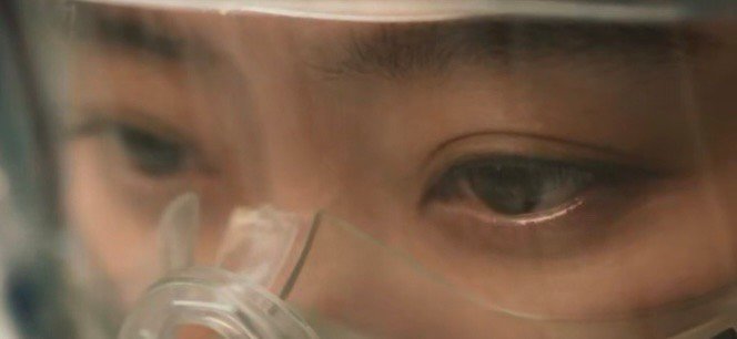 张小斐眼里全是戏 真正的“剧抛脸”，是让观众忘记演员本身，只记住角色。张小斐便是