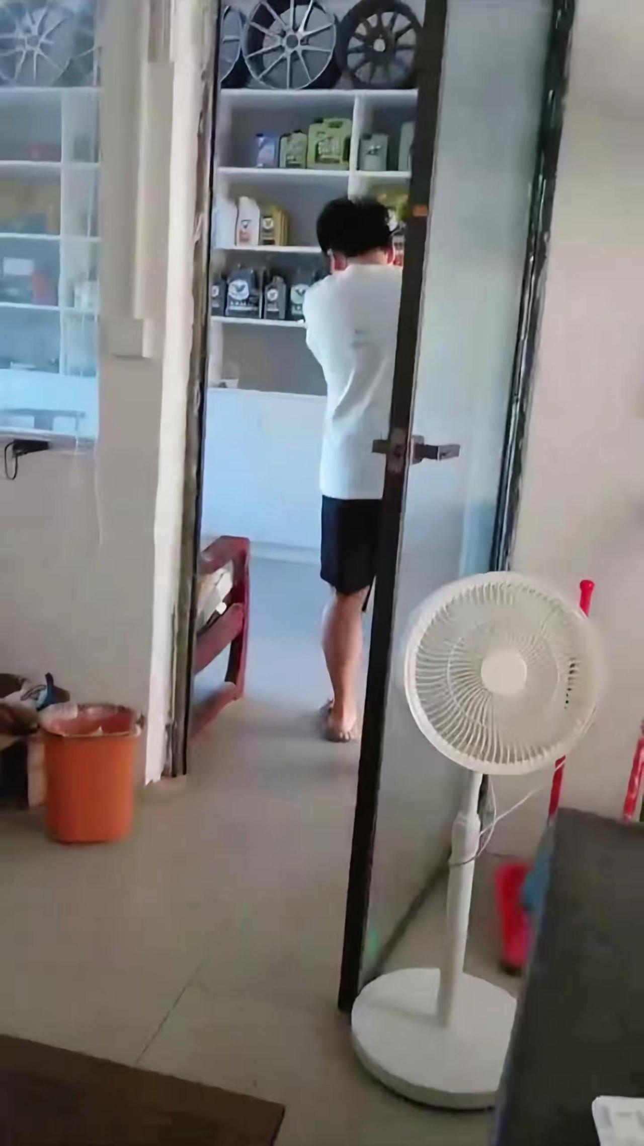 给大家报喜了，这是我180的好大儿，高考估分一下，语文144，数学138，英语1