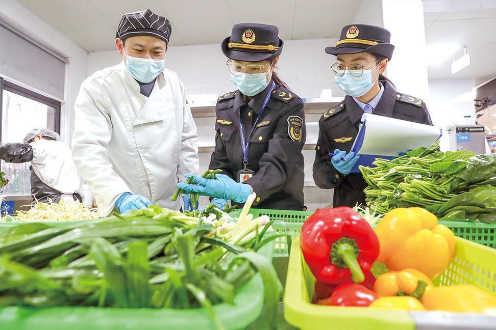 定调了，今年将大力度加强对食品安全领域监管，让我们老百姓吃的更加健康！这绝不是一