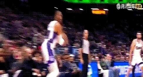 今晚这场球，我才算真正看明白威斯布鲁克。

他那哪是传球啊？简直是把球掰碎了、嚼