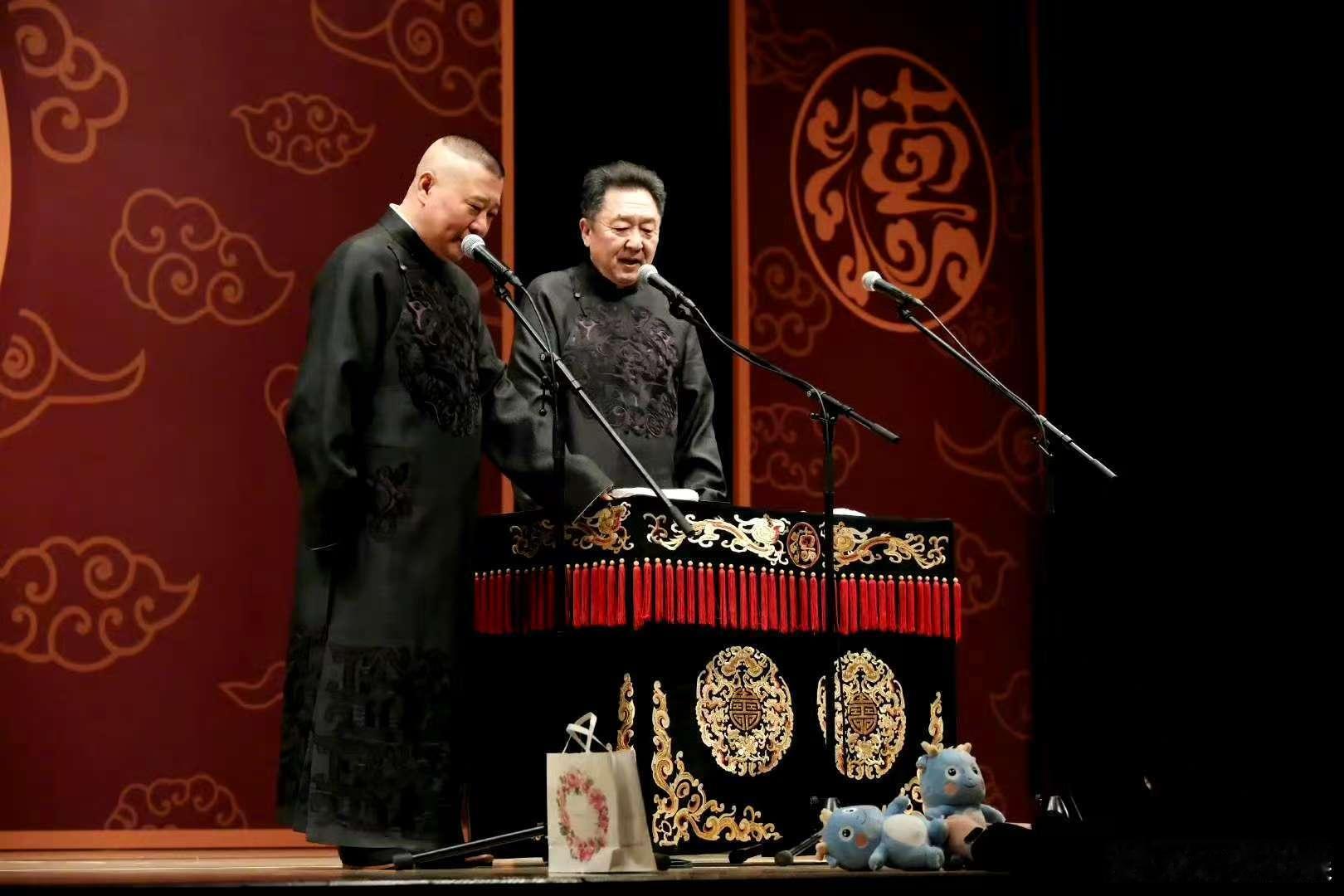 郭德纲于谦八十岁也要一起说相声 斗笑社 三十年风雨兼程，郭德纲于谦在相声江湖并肩