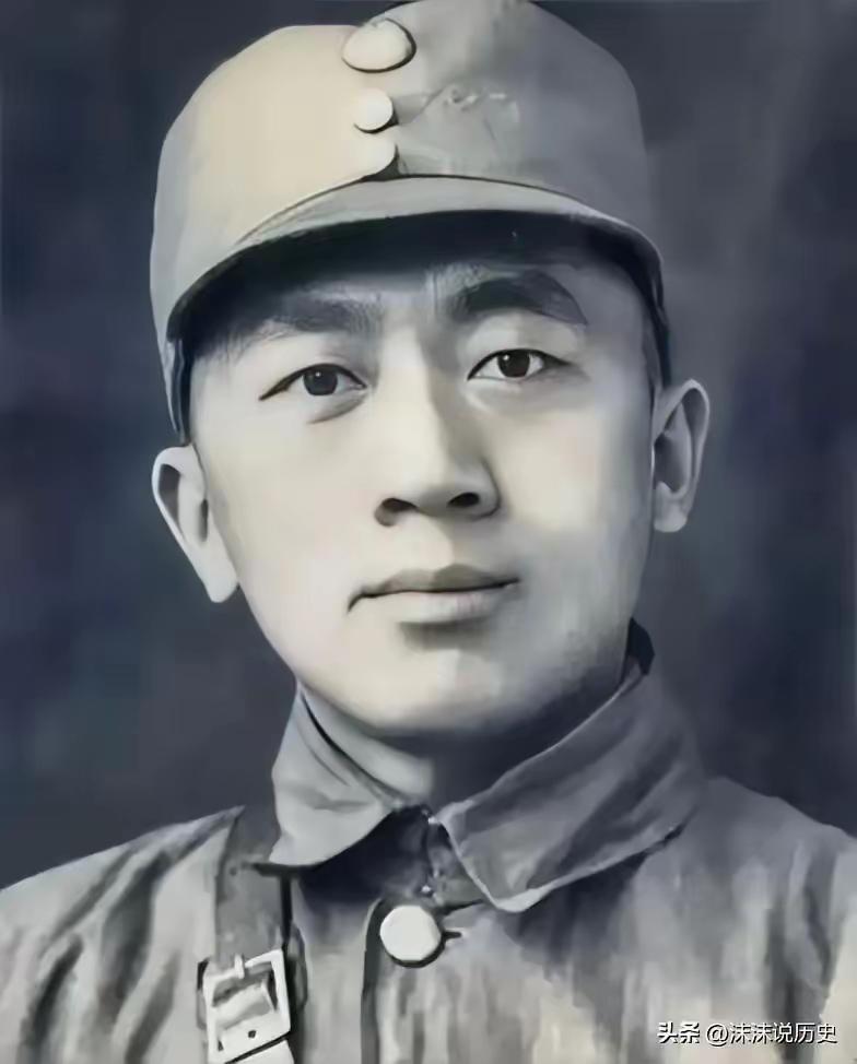 伪军师长送来两包香烟，粟裕拆开惊出冷汗，当即带三百人钻乱葬岗脱险
 
1942年