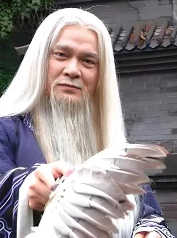 天龙八部：姿势优美之十大轻功第六名～丁春秋的御风飞行式

话说丁春秋在师侄薛神医