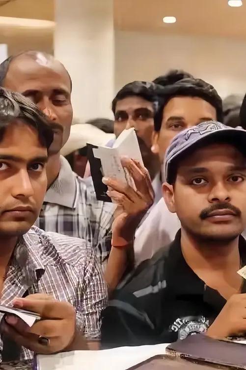 在中国的印度造假者彻底慌了！深圳这波重拳出击太解气，23名印度IT人员因学历、工