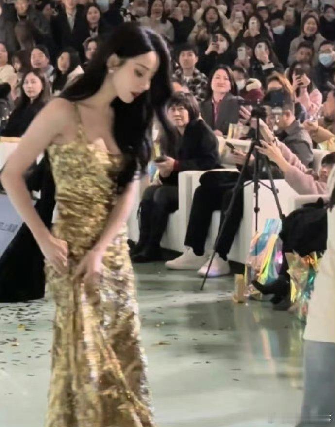 迪丽热巴的生图和赵露思的生图对比 ​ ​​​