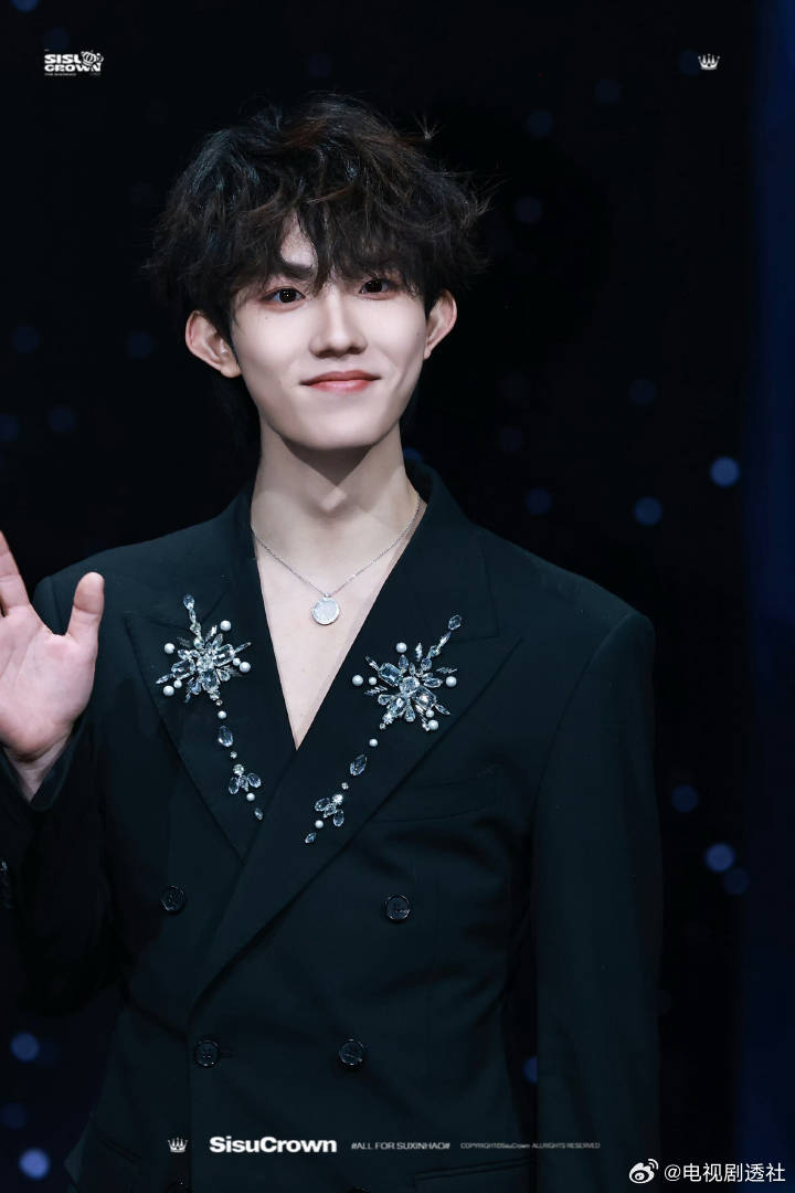 top登陆少年背水一战开场背水一战开场微博之夜内场直播，top登陆少年背水一战开