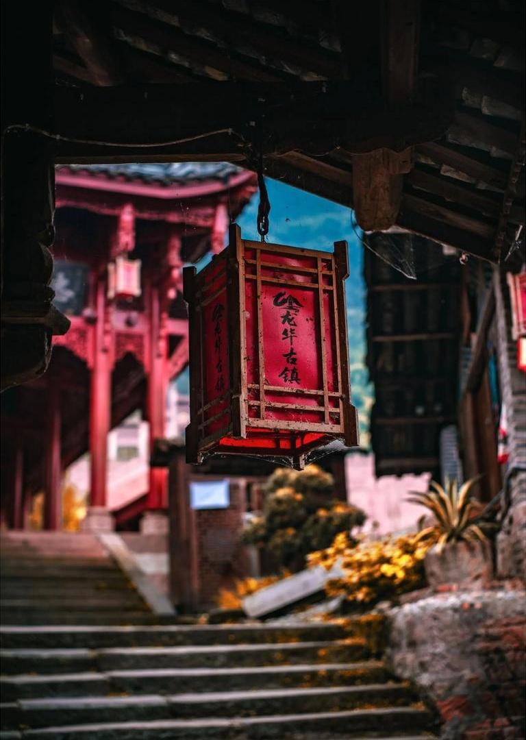 四川旅游，宜宾川西的千年古镇攻略！
宜宾龙华古镇
美景和美食推荐：
1、龙华凉桥