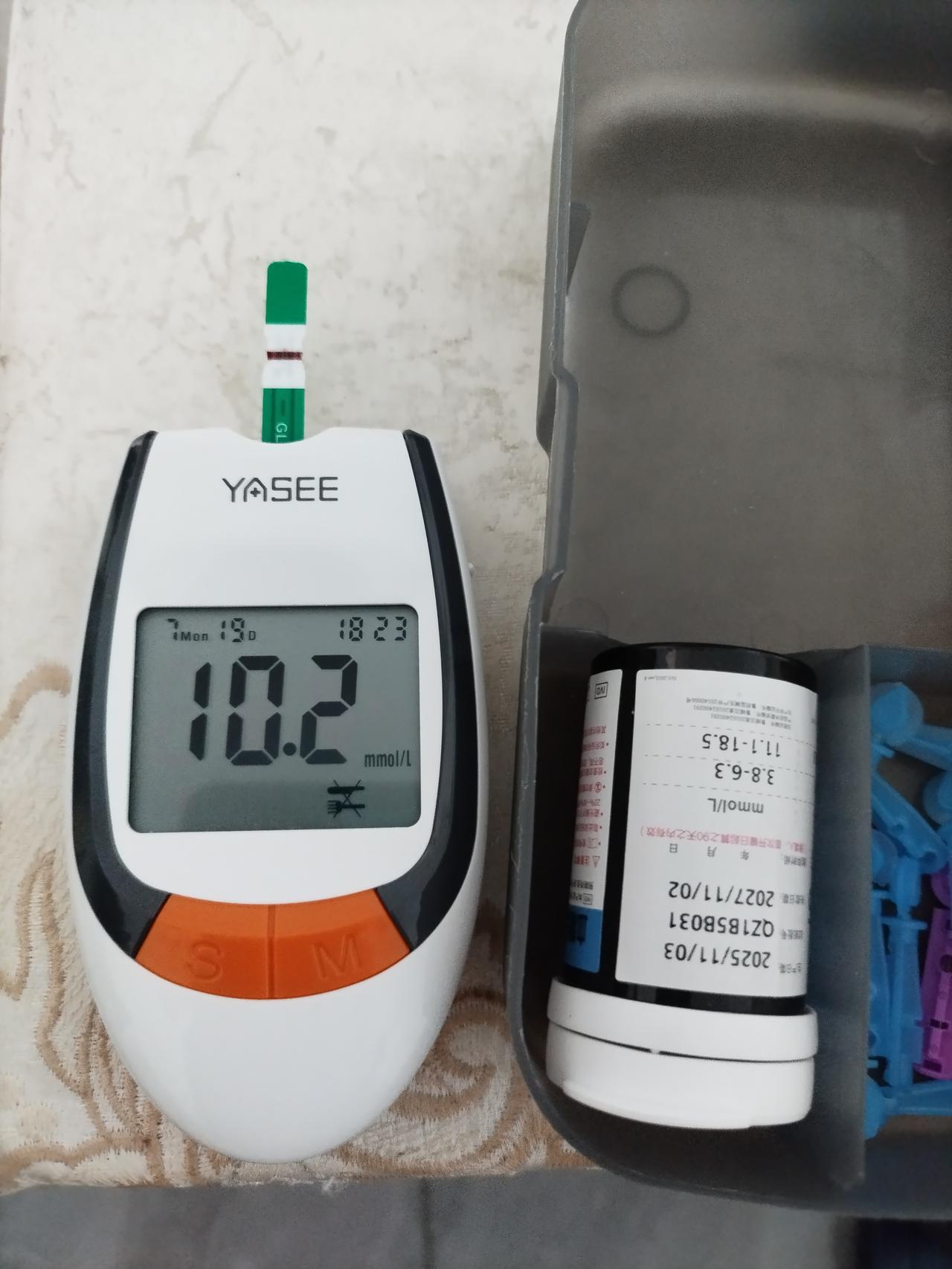 我这18年的老汤人儿，看起来吃苞米还是没问题的。

早晨老伴烀苞米，夹带着烀了点