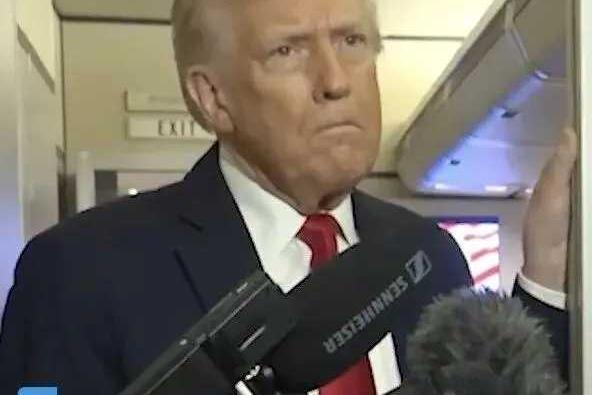 特朗普为何在俄乌问题上立场不一、前后摇摆？真相：放弃乌克兰，全力聚焦中国
 
一