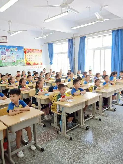 小学成绩中等别慌！初中想翻盘，死磕这3个习惯，比补课强百倍


小学成绩不好，到