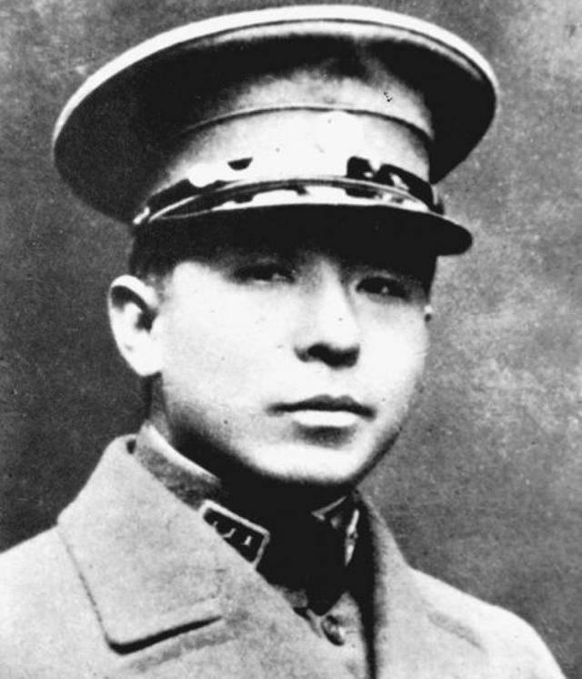 1937 年，张学思获准探望被囚禁的大哥张学良。整整三天特务寸步不离，直到雷雨大