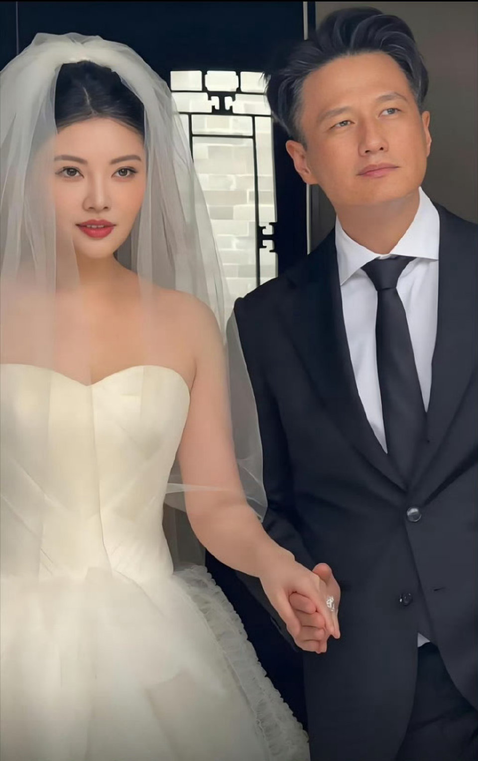 徐冬冬丢东西连续剧更新！婚戒刚找不着，回老家又丢了手链，这迷糊劲儿让人又急又笑，