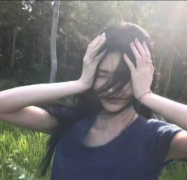 鞠婧祎粉丝车上写字让王一栩回应网传粉丝在车上写字催促王一栩回应 