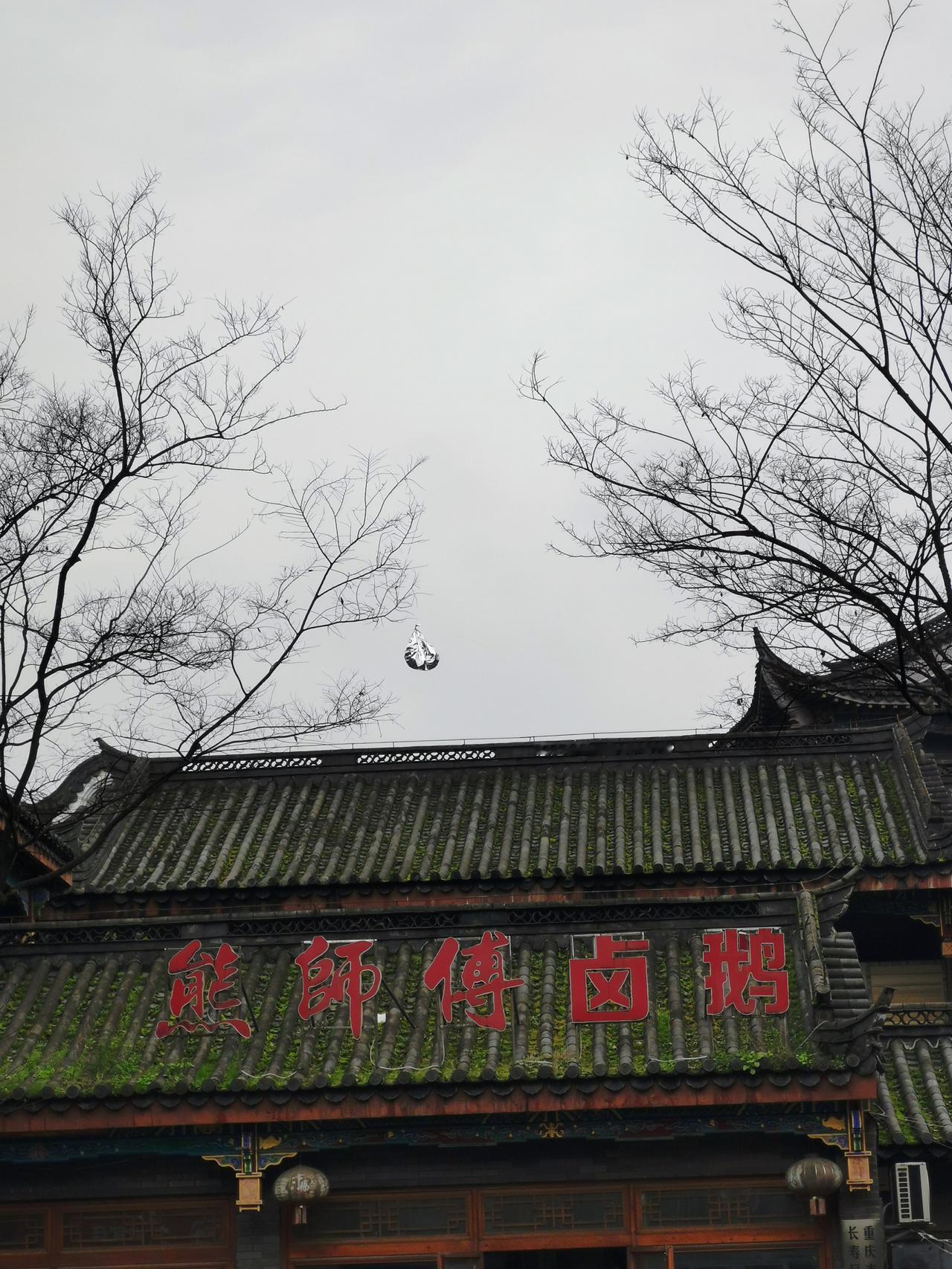 有人竟放话：不用国家花钱，三步就能让京沪房价企稳上涨。

很多人盼着房价立马涨，