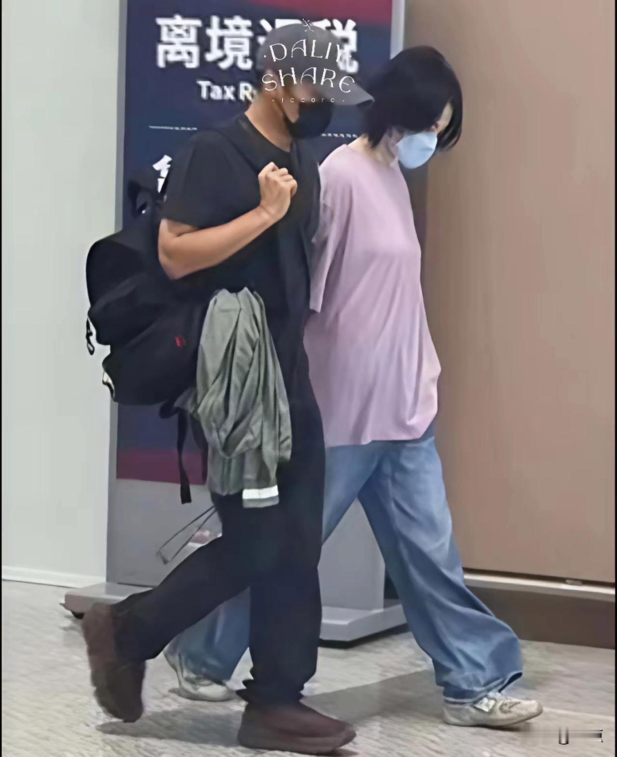 王菲三段感情，穿衣风格藏着感情里的状态
 
都说看一个人的穿搭，就能读懂她当下的