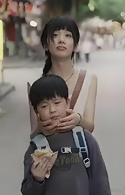 《小芳》最出彩的演员出现了，

不是林永健，也不是王影璐，

而是连个名字都查不