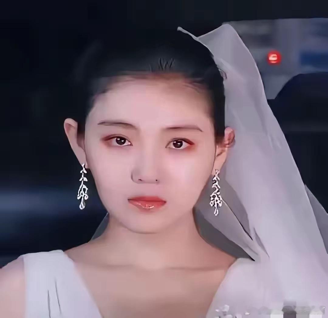大曲线的态度十分明确：既然离婚协议已签署，无论当初我的要求有多么苛刻，你都应当遵
