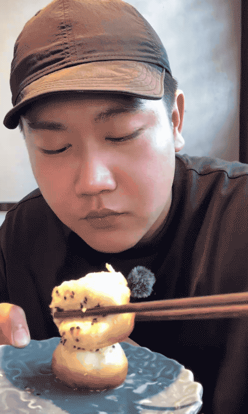 生煎包 : 鼻毛都给你烫卷 