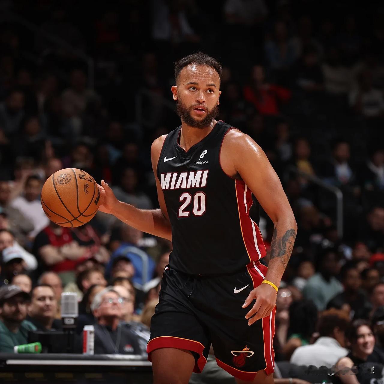 李凯尔NBA生涯兜兜转转6队，虽不是主力，但是早就实现财富自由！

在马刺效力4