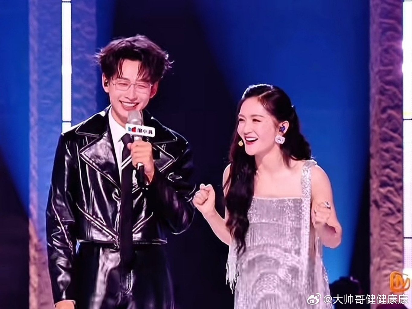 轻松一刻朋友问：热搜都谁在认真翻阅？答：谢娜，谢娜念热搜  全网独一份现场朗读版