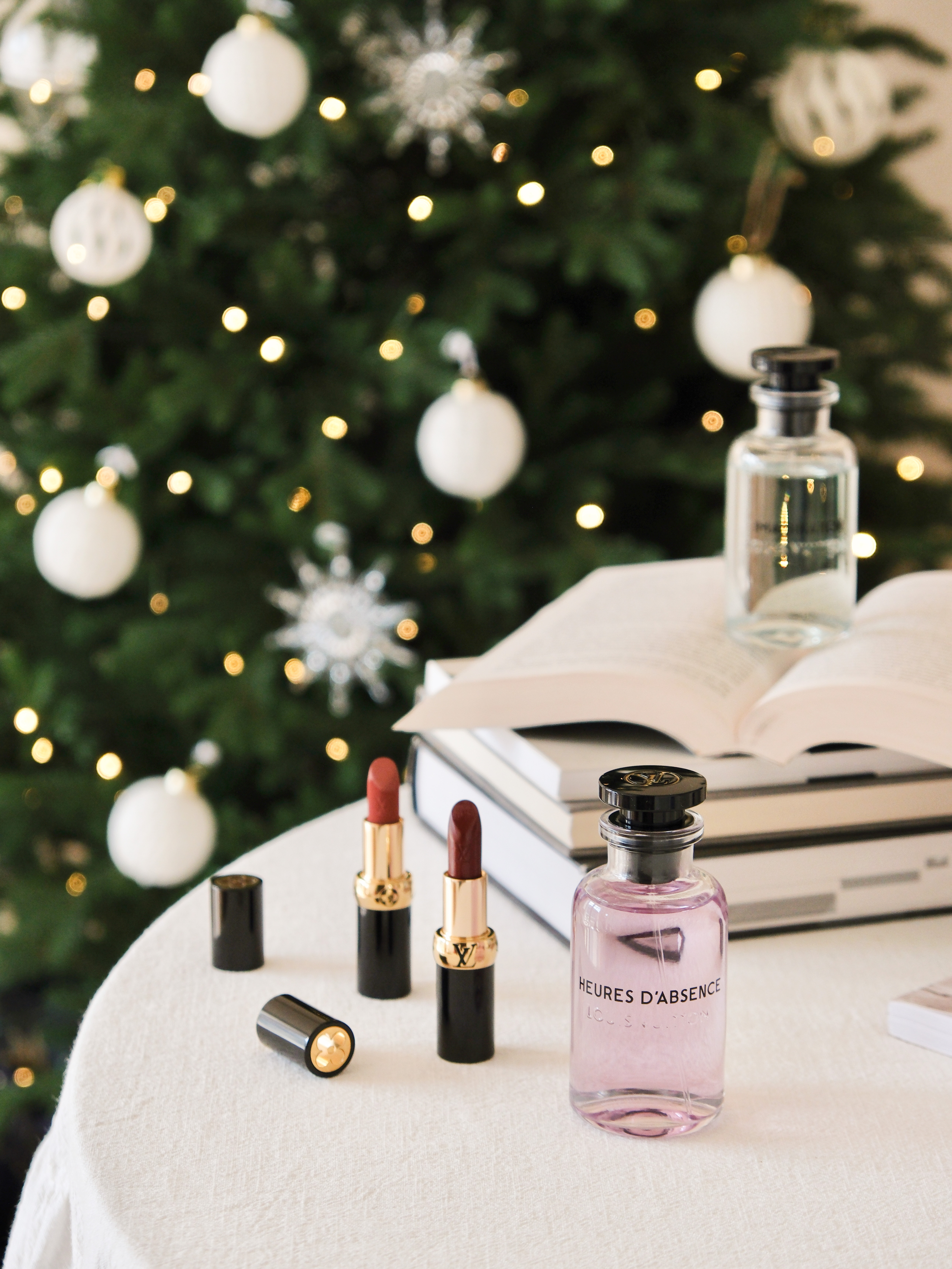 节日季选礼无需费脑 ，把 LV 美妆放进清单就好 ！无论是日常通勤或聚会出行都满