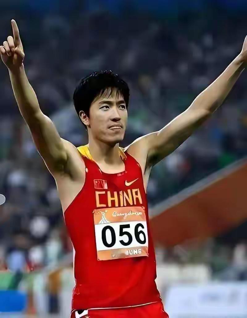 刘翔这样做为了什么？
        刘翔早都离开我们的视野好多年了，这些年我们