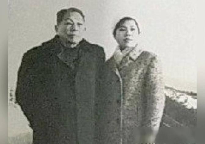 1974年，90岁的杨森迎娶了17岁的张灵凤。洞房之夜，就在杨森要行房事时，张灵