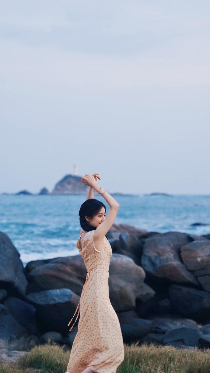 李兰迪新剧杀青发文 李兰迪新剧海岛舒服日志杀青发文，王智慧杀青快乐~愿海岛的这份