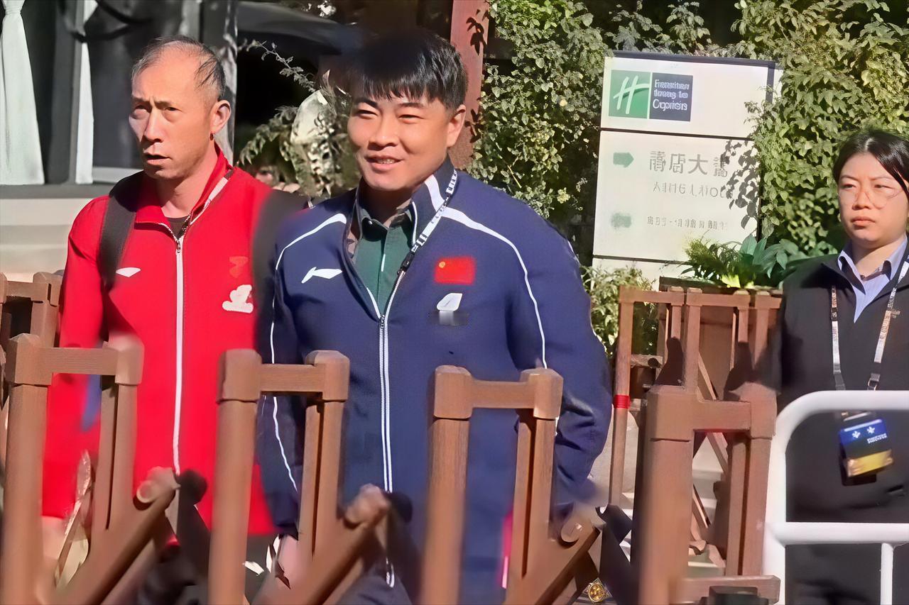 真的太解气了！这次必须为王皓点赞！
赛场外出现离谱一幕，王皓正常走运动员通道离场