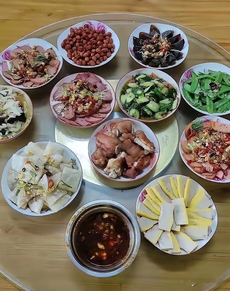大家帮忙看看，这种菜属于哪里的菜系呢