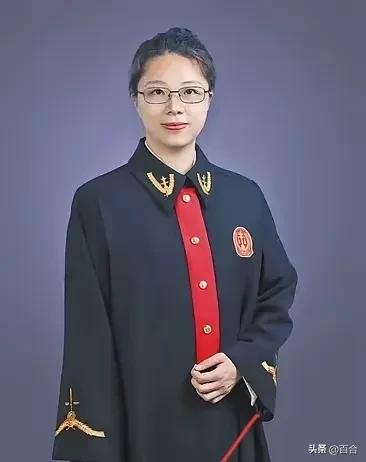 徐法官这回算是被架在火上烤了！二审还没开，自己早年的论文先被人扒了个底朝天，网友