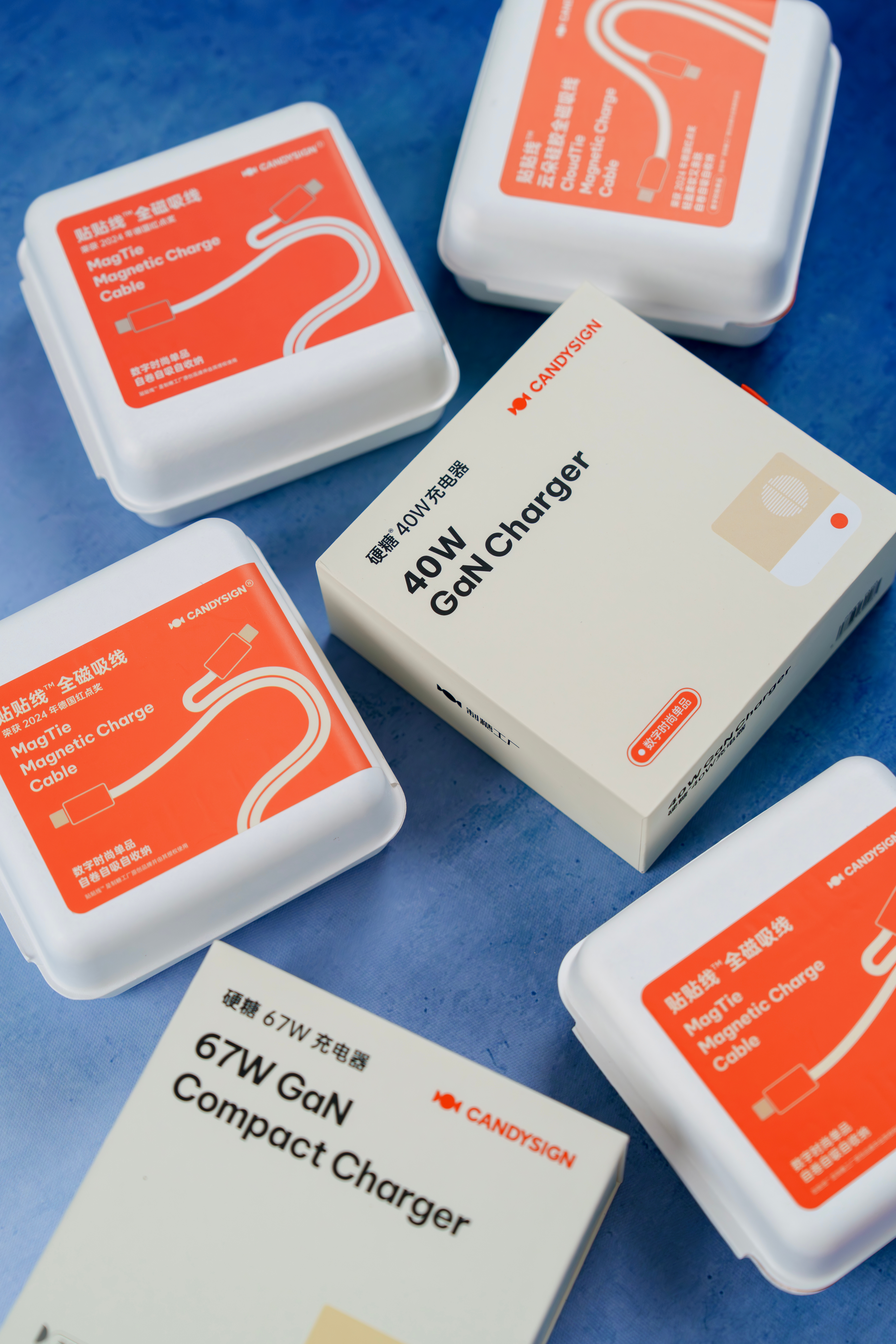 给自己添置了几套硬糖的充电器套装，颜值是真的高。这个67W充电器有2个USB-C