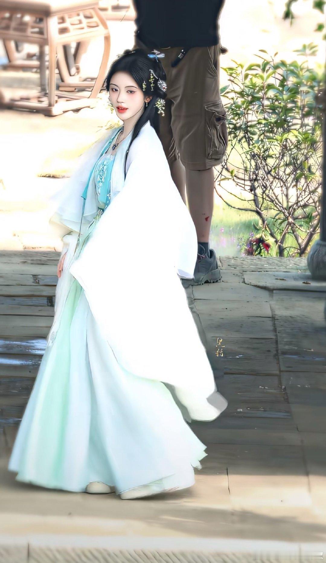 鞠婧祎美貌造型营销的太过了 ​​​