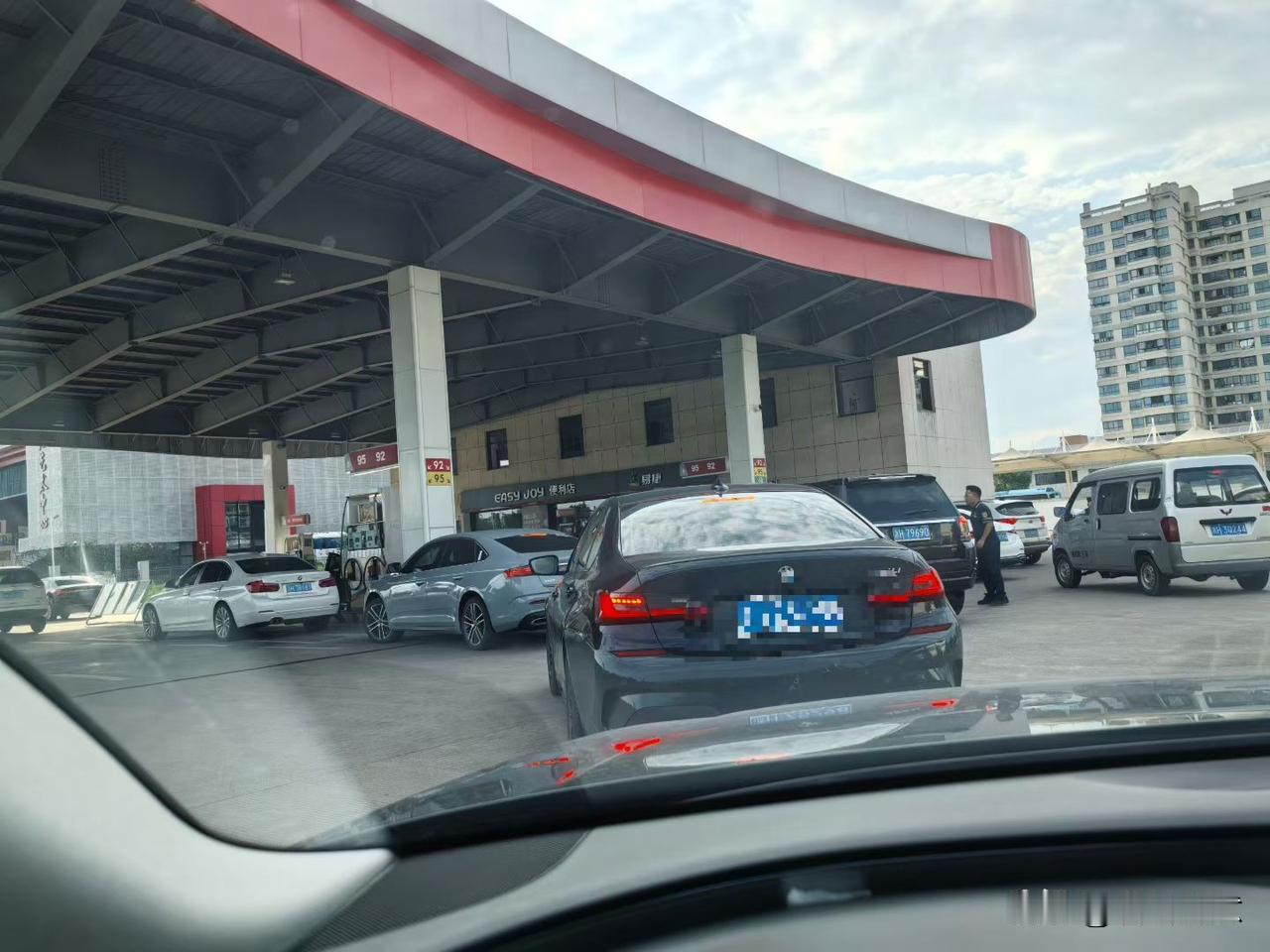 浙H车主快去加油，能省一点是一点，7月17日24时油价上涨啦！

据悉，7月17