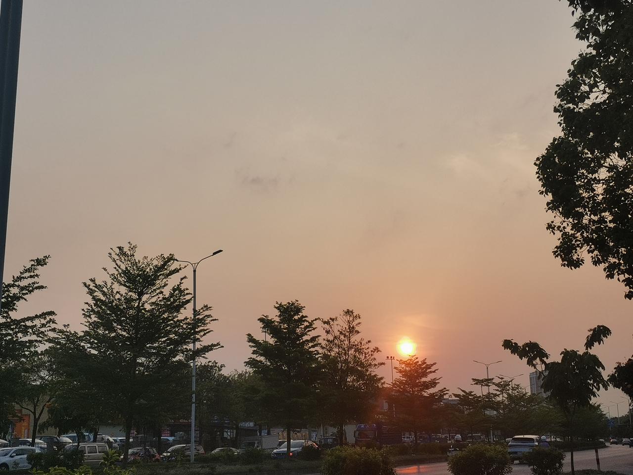 张雪还在用2000多块的坏手机！这才是我们该追的星！

张雪，这位为女性权益发声